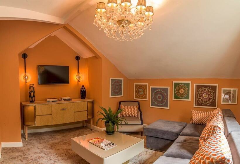 Полулюкс, Homewood Hotel & Spa   Small Luxury Hotels Of The World