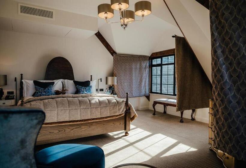 Люкс Вид на Бассейн, Pennyhill Park Hotel And Spa