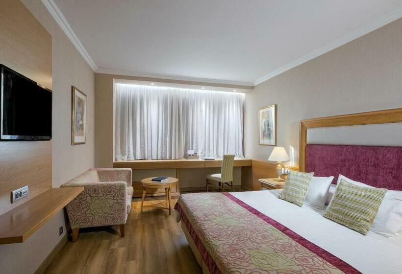 Cameră Triplă Standard, Divani Caravel