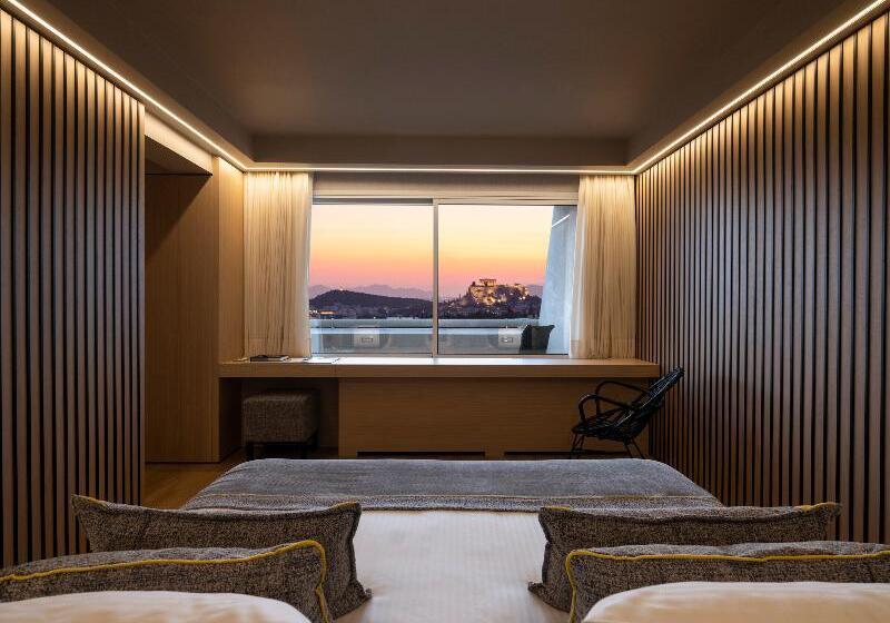 Suite cu Priveliști, Divani Caravel