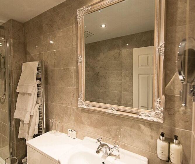 Номер Стандарт, Glewstone Court Country House