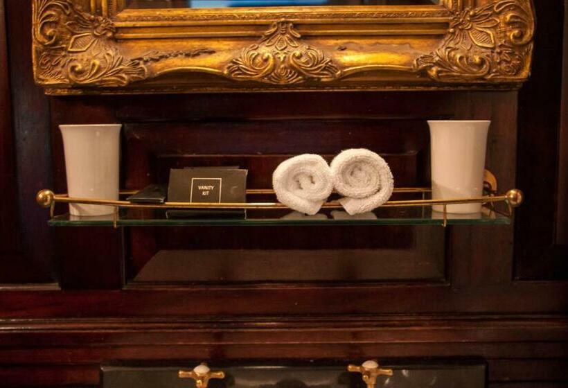 Номер Superior, The Gore London   Starhotels Collezione