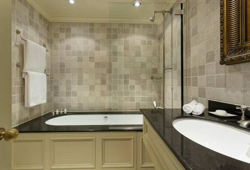 Трехместный Номер Deluxe, The Gore London   Starhotels Collezione