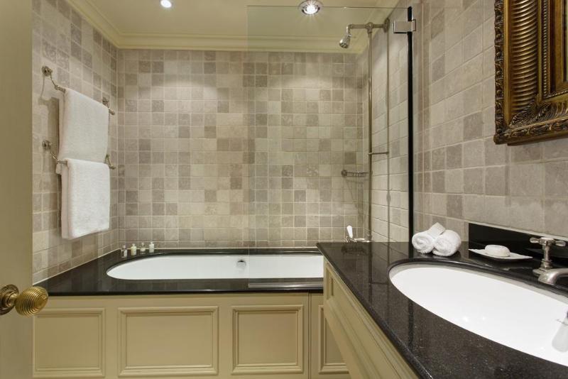 Номер Deluxe, The Gore London   Starhotels Collezione