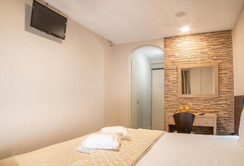 Habitació Triple Estàndard, Anita