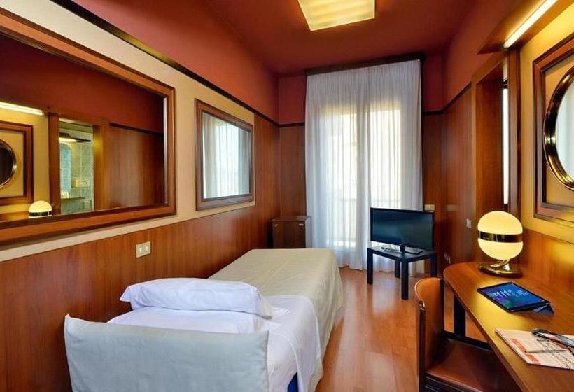 标准单人间, Grand Hotel Elite