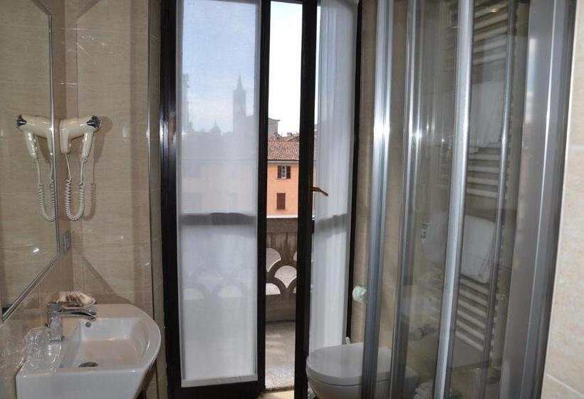 Номер Стандарт, Nuovo Albergo Italia