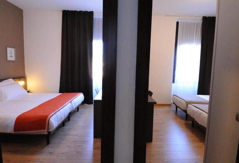 Четырехместный Номер Стандарт, Nuovo Albergo Italia