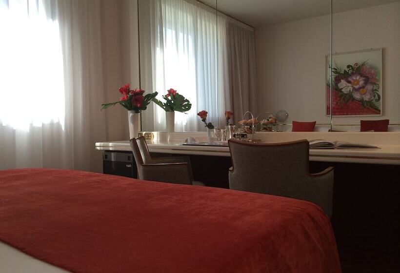 Camera Deluxe, Starhotels Cristallo Palace