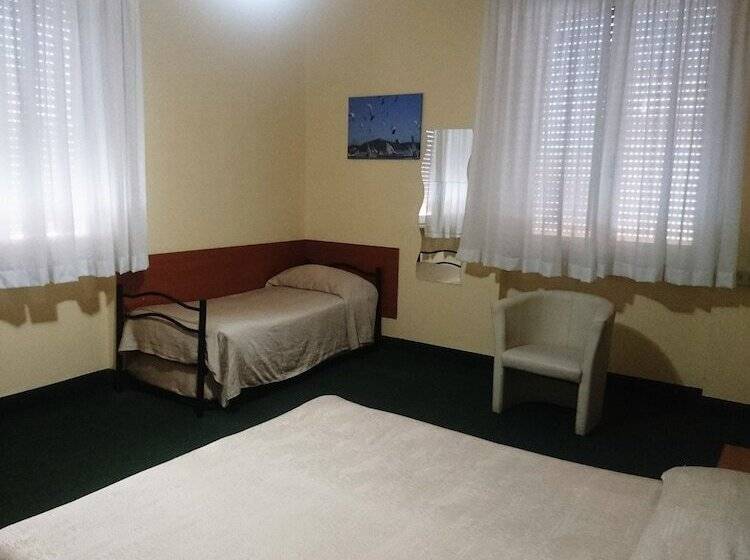 Habitación Triple Estándar, Giappone Inn Parking