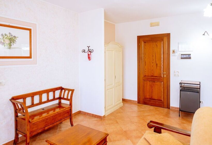 Люкс Вид на Море, Lola Piccolo Hotel E Appartamenti