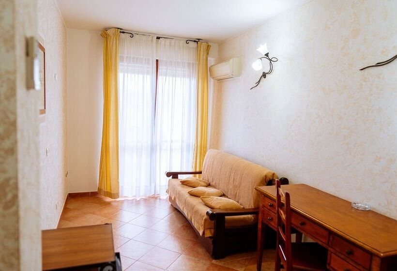Люкс Вид на Море, Lola Piccolo Hotel E Appartamenti