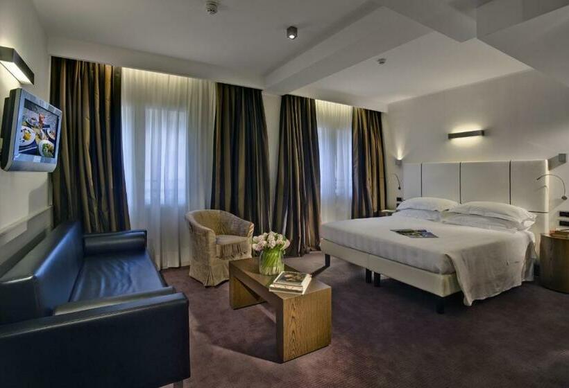 Номер Deluxe, The Plaza