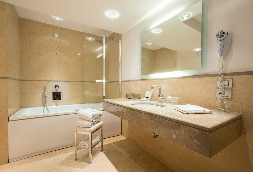 Номер Deluxe, The Plaza