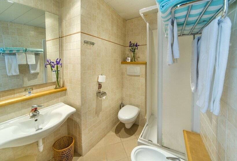 Номер Стандарт Трехместный, Terminal   Caroli Hotels