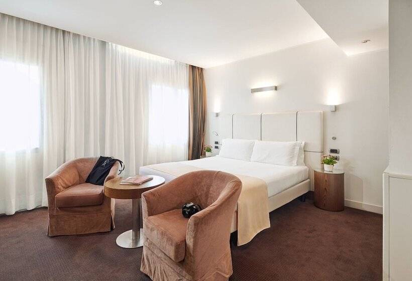 Номер Deluxe, The Plaza