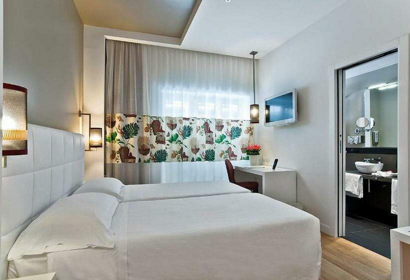 Habitación Estándar, Caravel