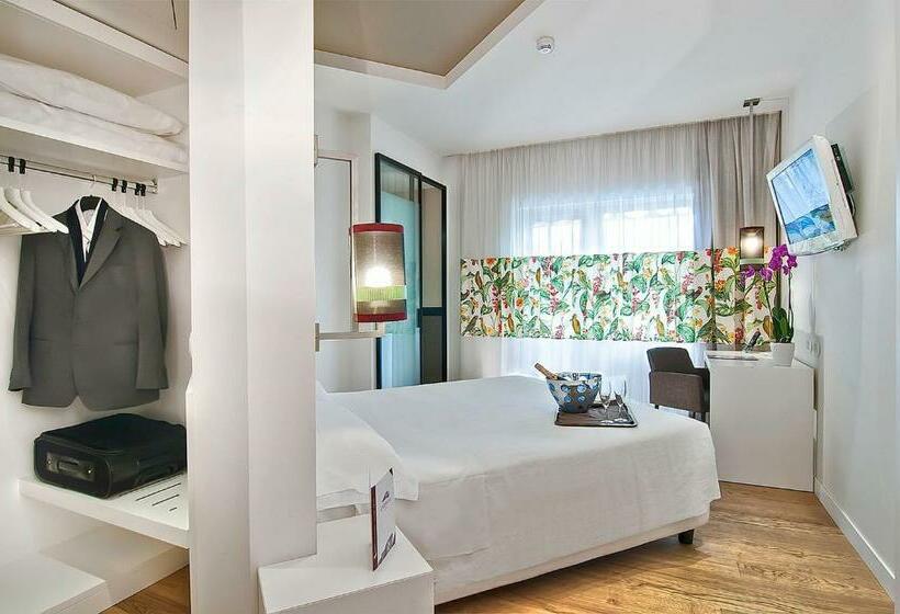 Habitación Estándar, Caravel