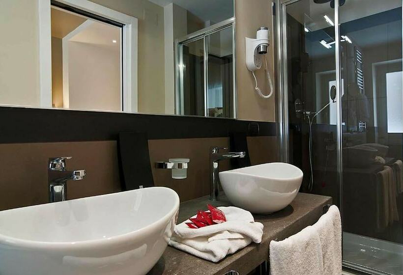 Habitación Triple Estándar, Caravel
