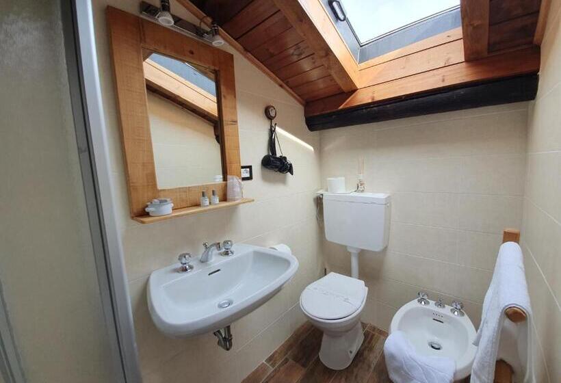 اتاق استاندارد با چشم‌انداز کوهستان, Locanda Il Rustichello