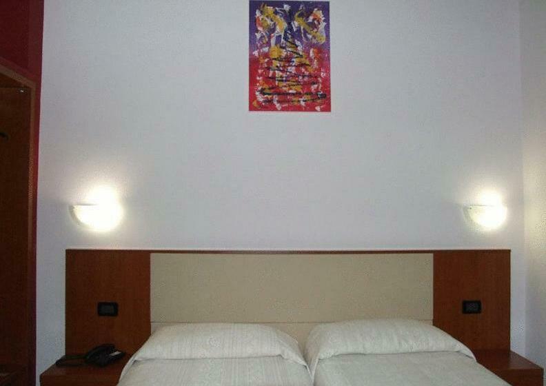 스탠다드 트리플 룸, Eco Art Hotel Statuto