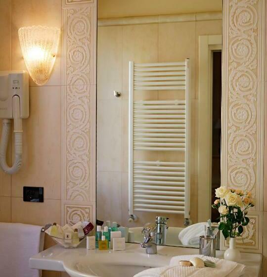 اتاق استاندارد سه نفره, Carlton Capri