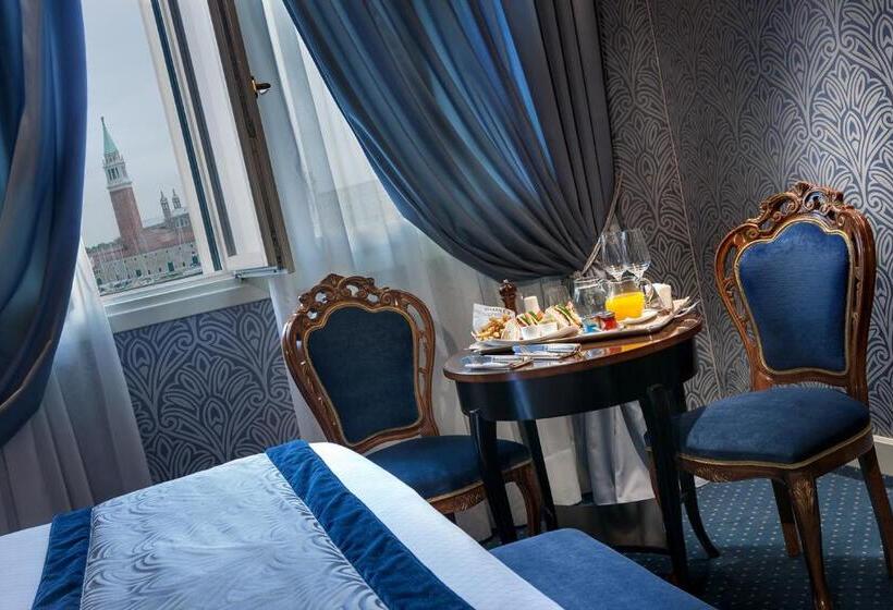 اتاق لوکس با چشم‌انداز دریاچه, Londra Palace Venezia