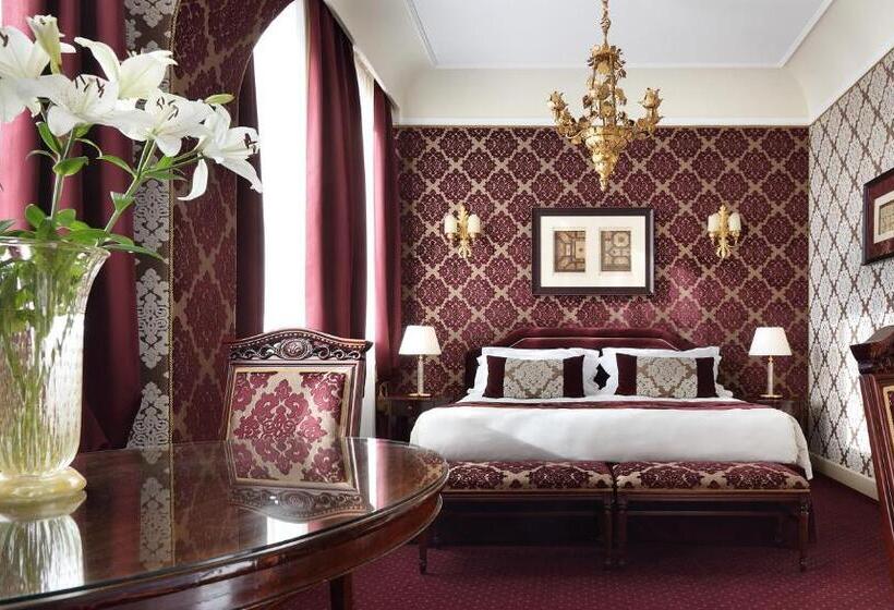 سوییت جونیور با چشم‌انداز دریاچه, Londra Palace Venezia