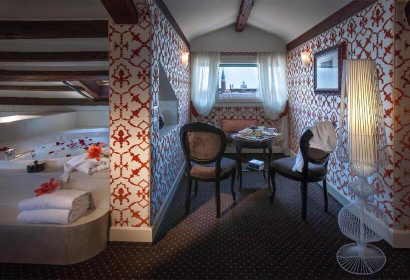 Junior Suite Lake View, Londra Palace Venezia