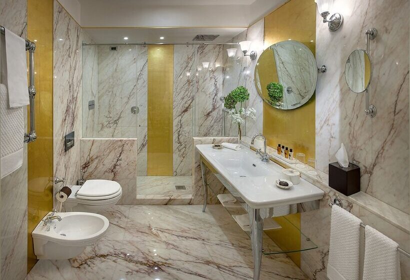 Junior Suite Lake View, Londra Palace Venezia