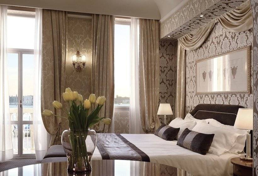 Junior Suite Lake View, Londra Palace Venezia