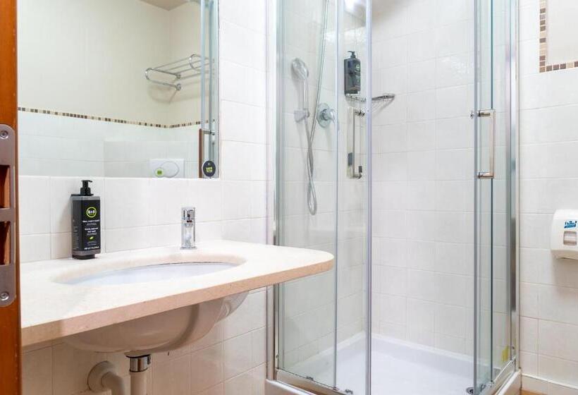 اتاق استاندارد چهار تخته, B&b Hotel Torino President