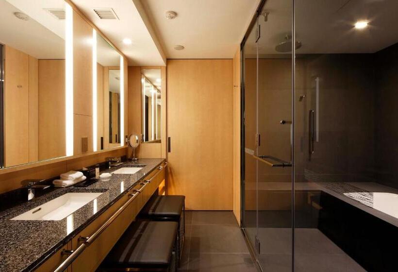 Полулюкс, The Capitol Hotel Tokyu