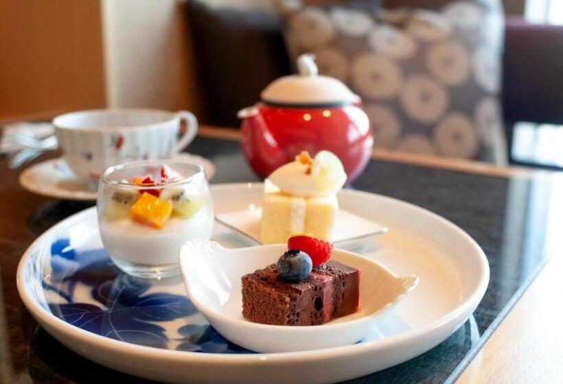 Номер Клуб, The Capitol Hotel Tokyu