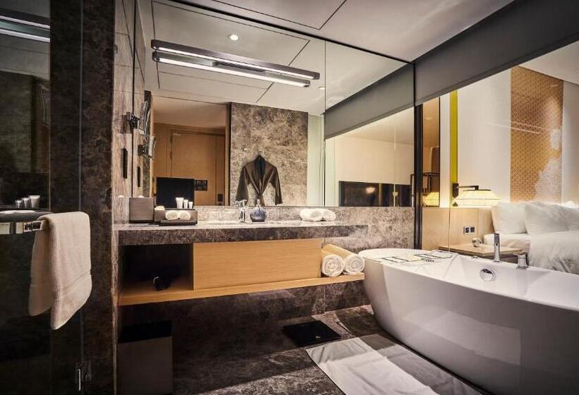 اتاق کلاب, Eq Kuala Lumpur