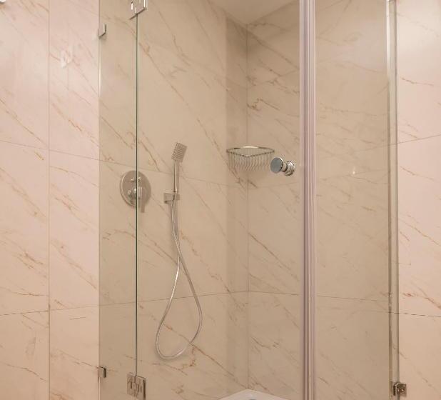 سوییت با چشم‌انداز دریا, Seaview Hotel   Adults Only 16 Plus