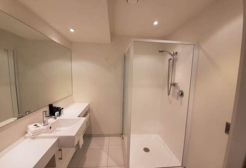 스탠다드 스튜디오, The Devon Hotel A Heritage