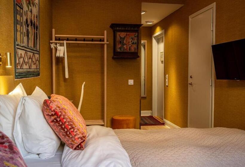 이코노미 룸, Lady Hamilton