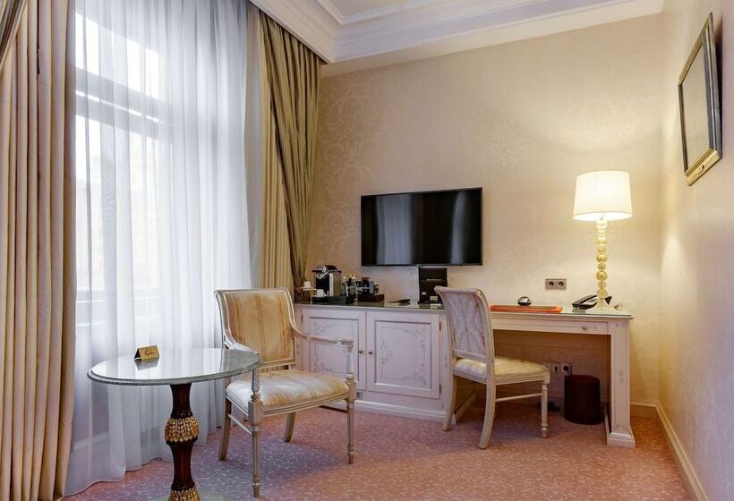 Номер Superior, Radisson Collection Hotel, Moscow