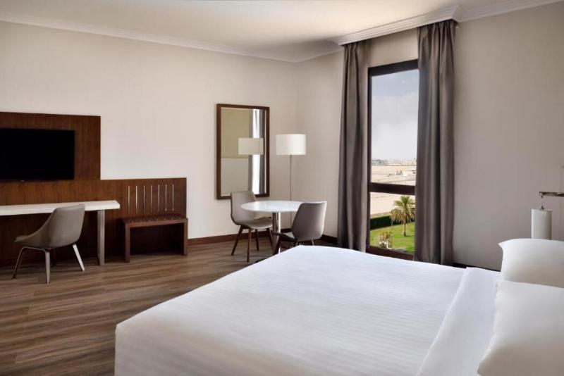 Полулюкс, Riyadh Airport Marriott