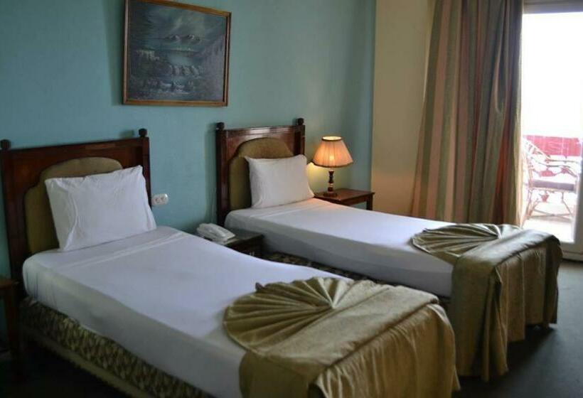 اتاق استاندارد با چشم‌انداز دریا, Trio Hotel Kaoud Sporting