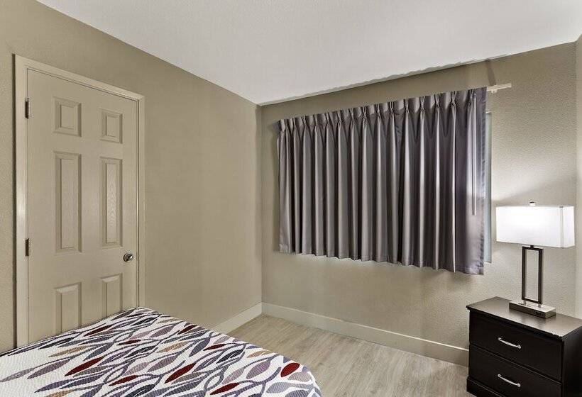 복층 룸 퀸 침대, Red Roof Inn Redding