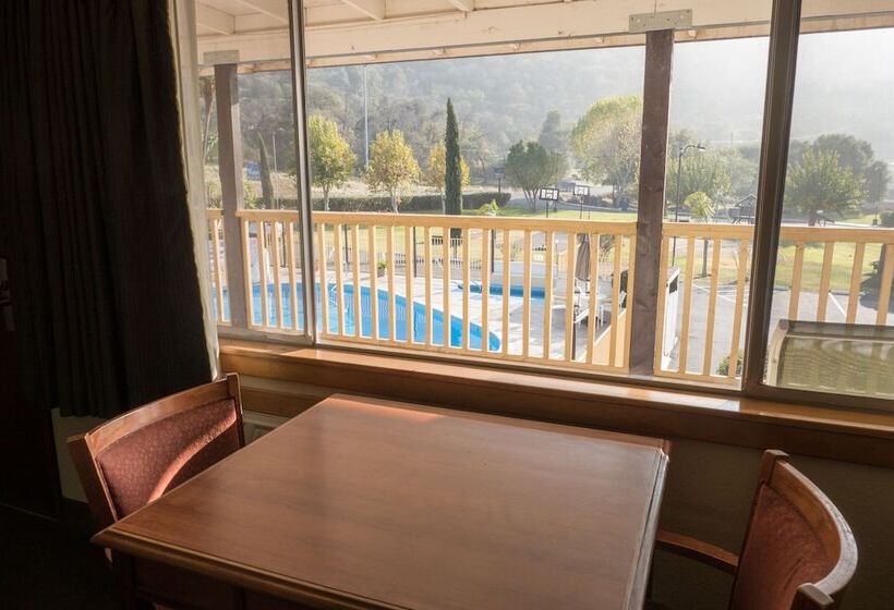 Номер Стандарт 2 Двуспальные Кровати, Western Holiday Lodge