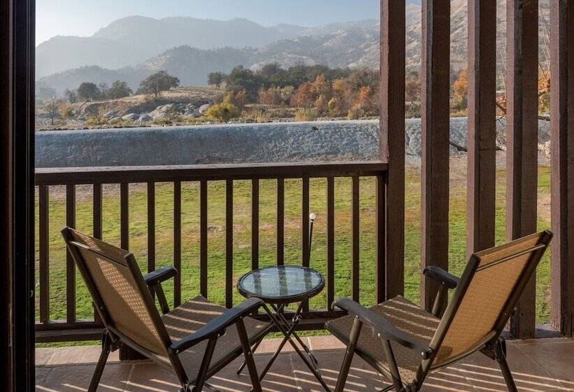 Люкс, Western Holiday Lodge