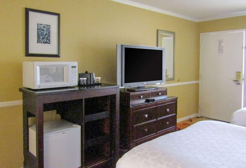 Номер Стандарт 2 Двуспальные Кровати, Clarion Inn Near China Lake Naval Station