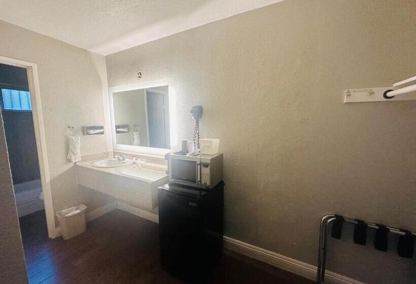 سوئیت با تخت بزرگ, Casa Blanca Hotel & Suites Orange Sr 55 Freeway, Near Honda Center, Chapman University, Disneyland