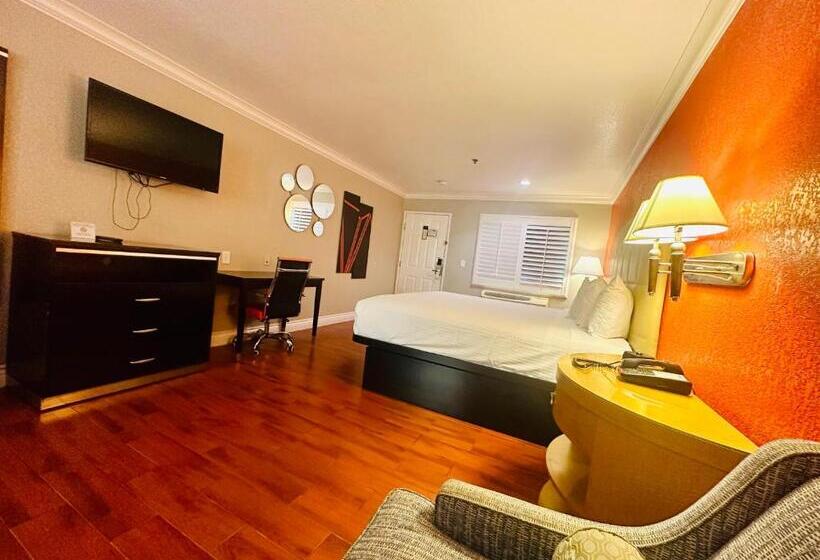سوئیت با تخت بزرگ, Casa Blanca Hotel & Suites Orange Sr 55 Freeway, Near Honda Center, Chapman University, Disneyland