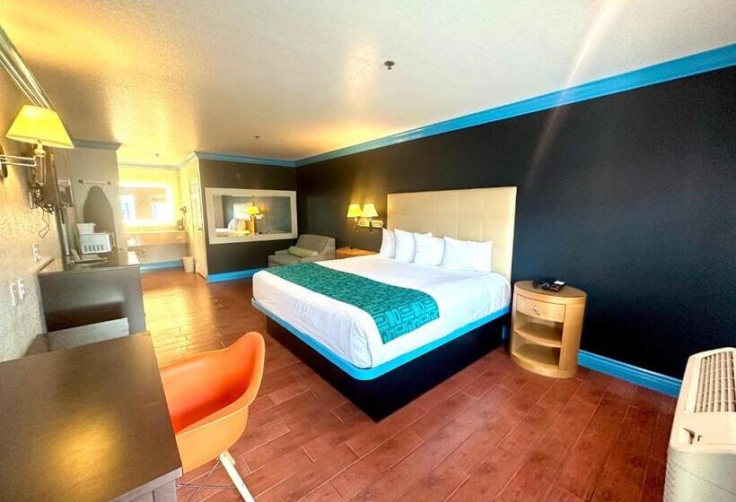سوئیت با تخت بزرگ, Casa Blanca Hotel & Suites Orange Sr 55 Freeway, Near Honda Center, Chapman University, Disneyland