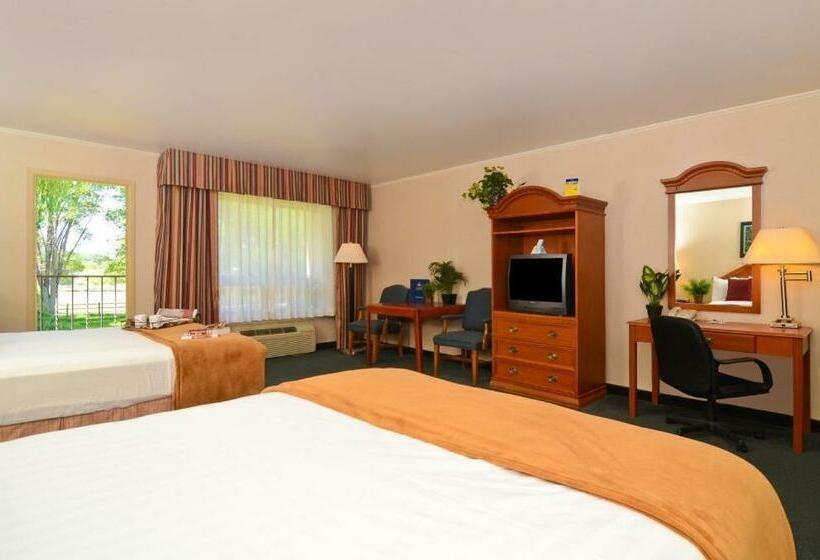 Номер Стандарт, Red Arrow Inn & Suites, A Travelodge By Wyndham