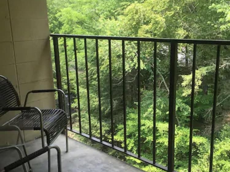 غرفة قياسية سرير كينج, Brookside Lodge